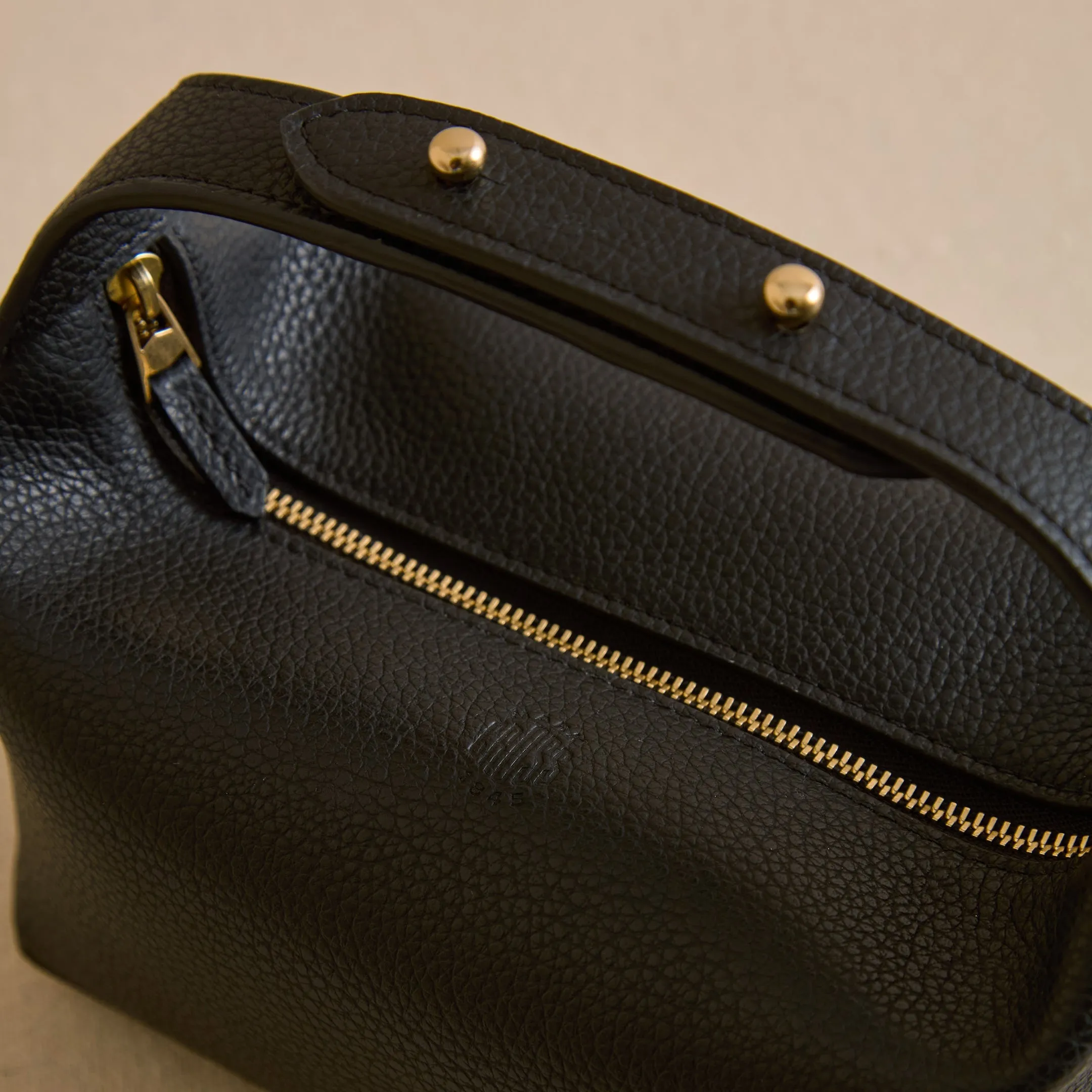 Mason 17 in Black