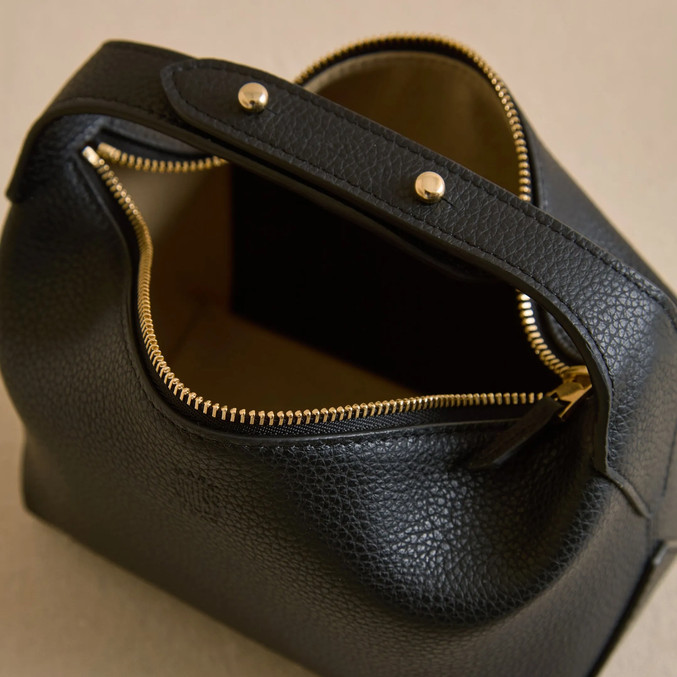 Mason 17 in Black