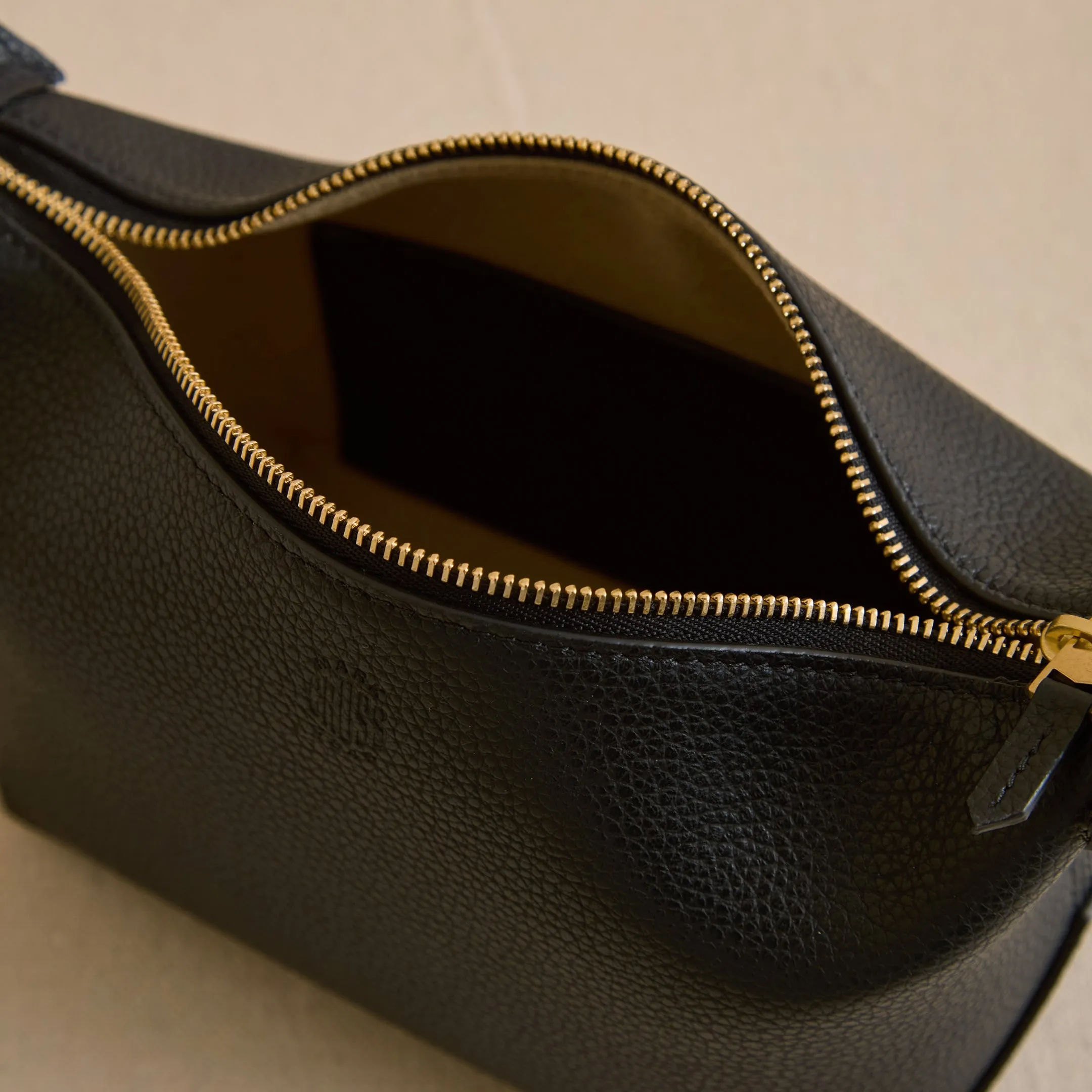 Mason 17 in Black