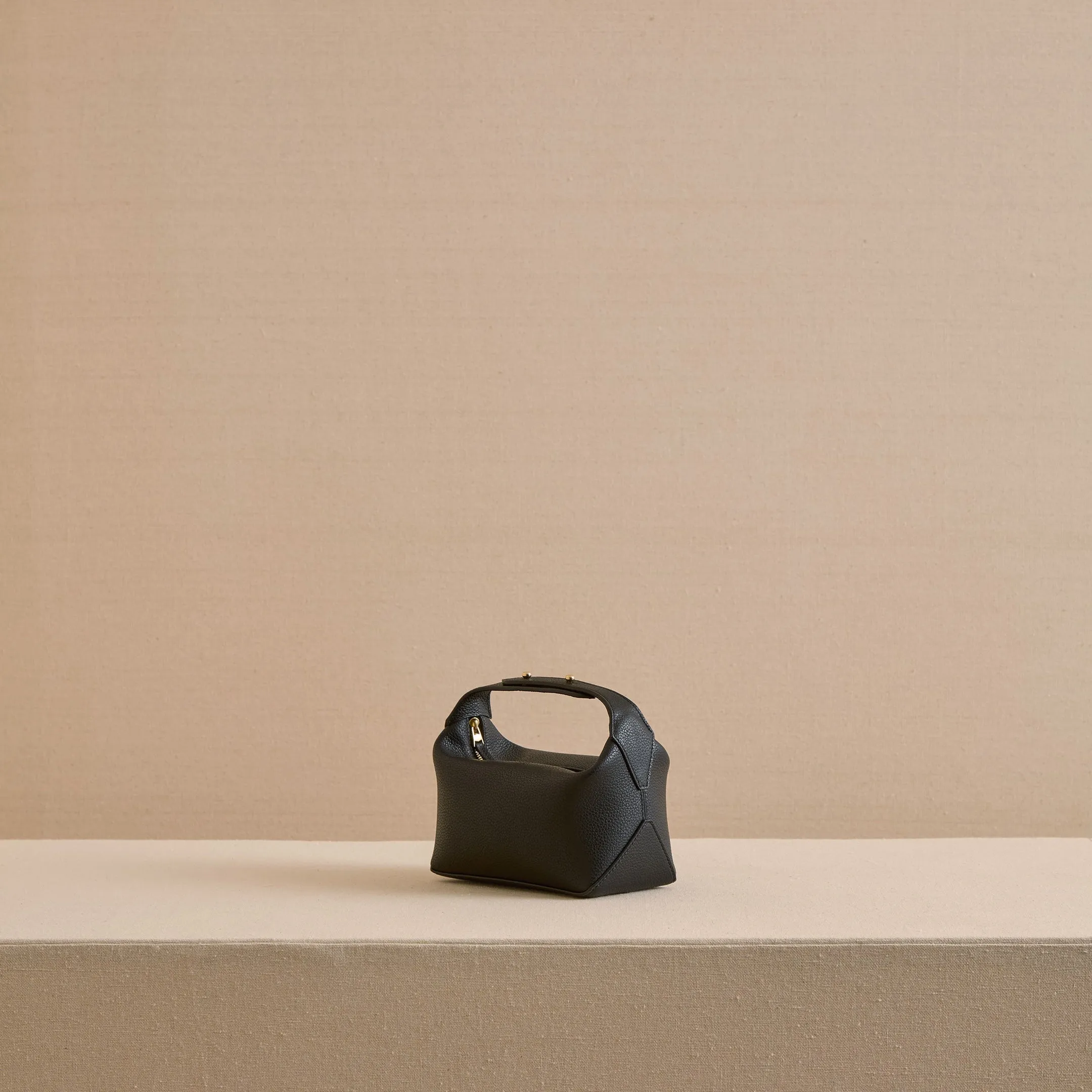 Mason 17 in Black