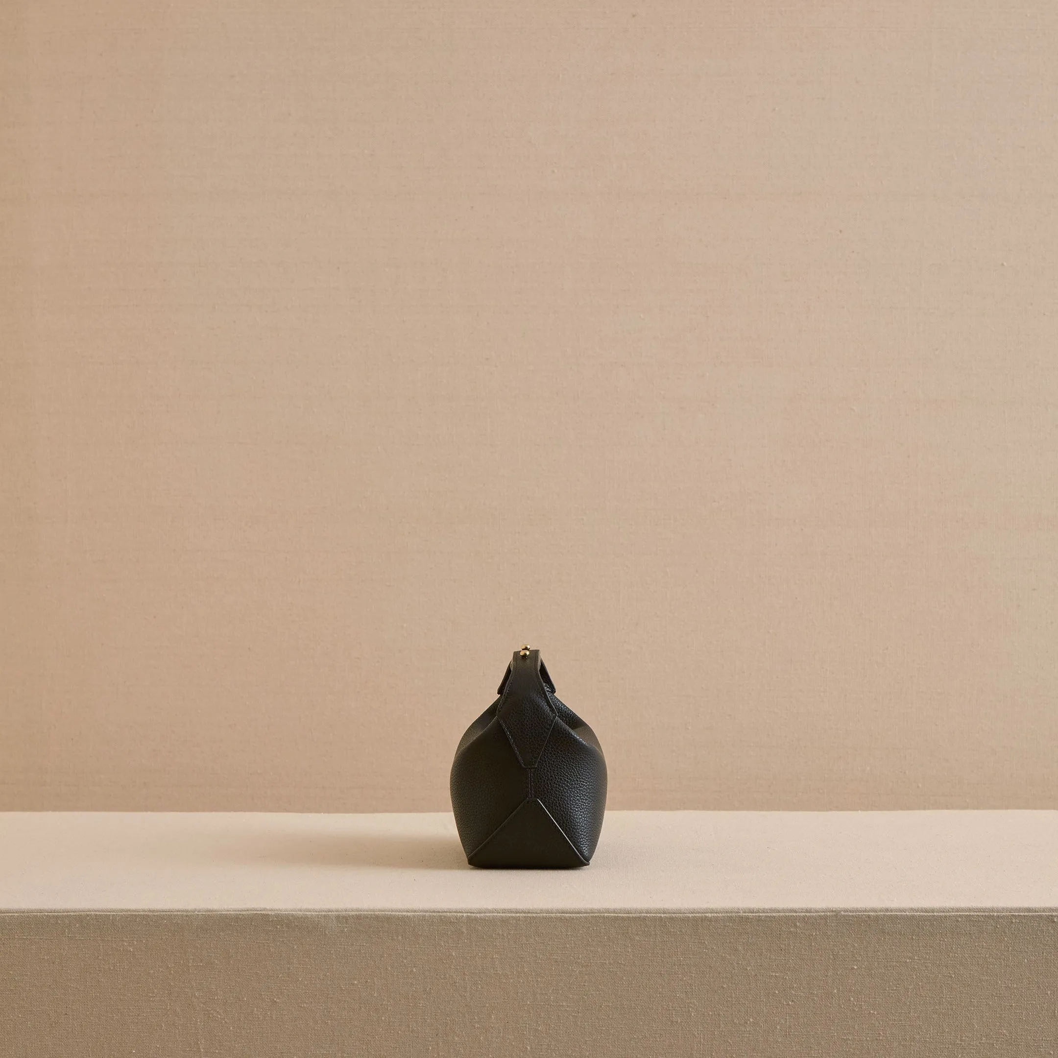 Mason 17 in Black