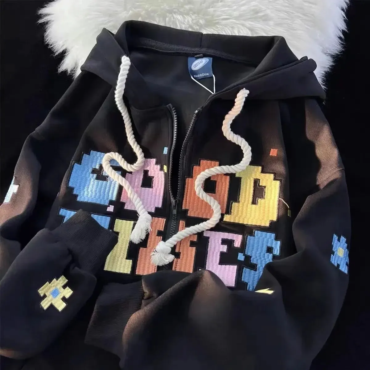Retro-Pixel-Letter Hoodie im Y2K-Stil