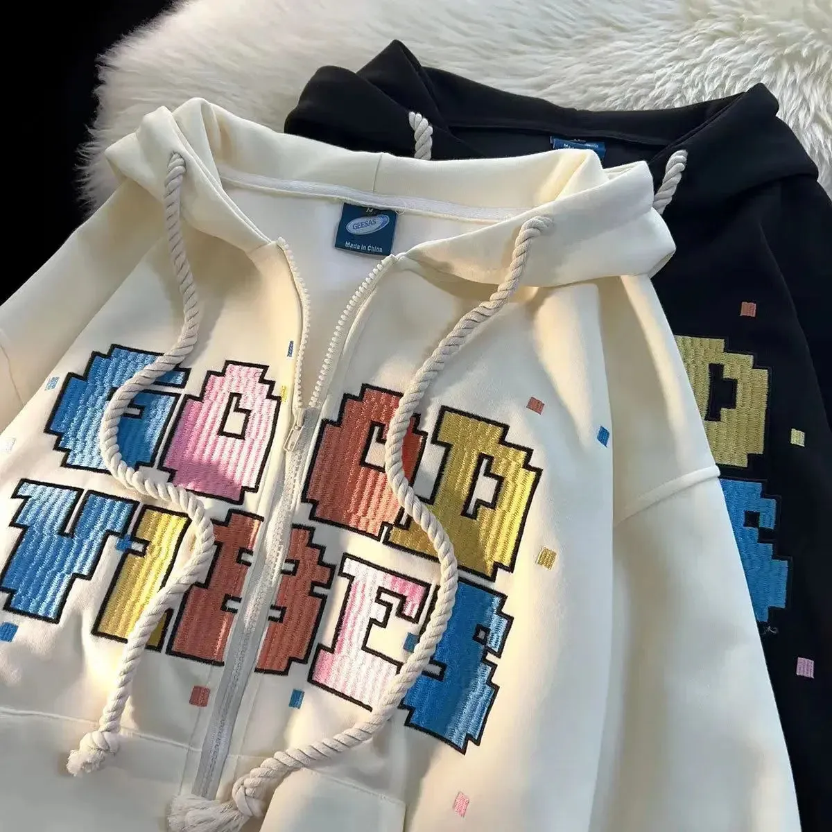 Retro-Pixel-Letter Hoodie im Y2K-Stil