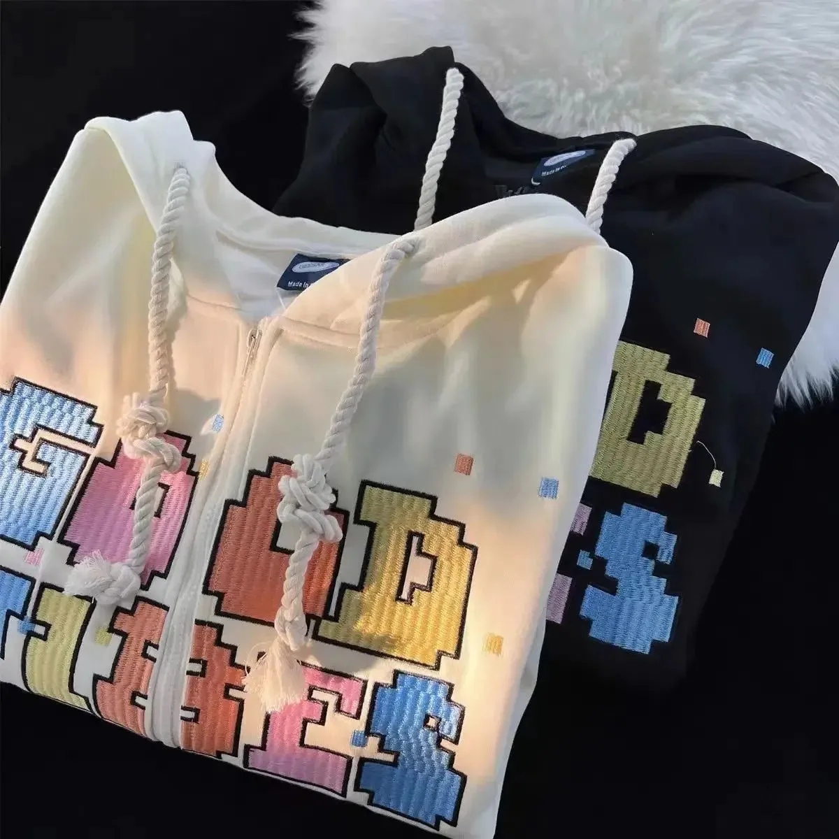 Retro-Pixel-Letter Hoodie im Y2K-Stil