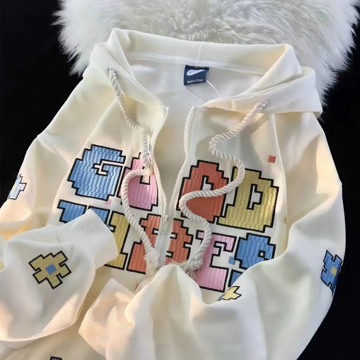 Retro-Pixel-Letter Hoodie im Y2K-Stil